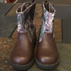 Realtree Outdoors Kids camo boots sz 7
